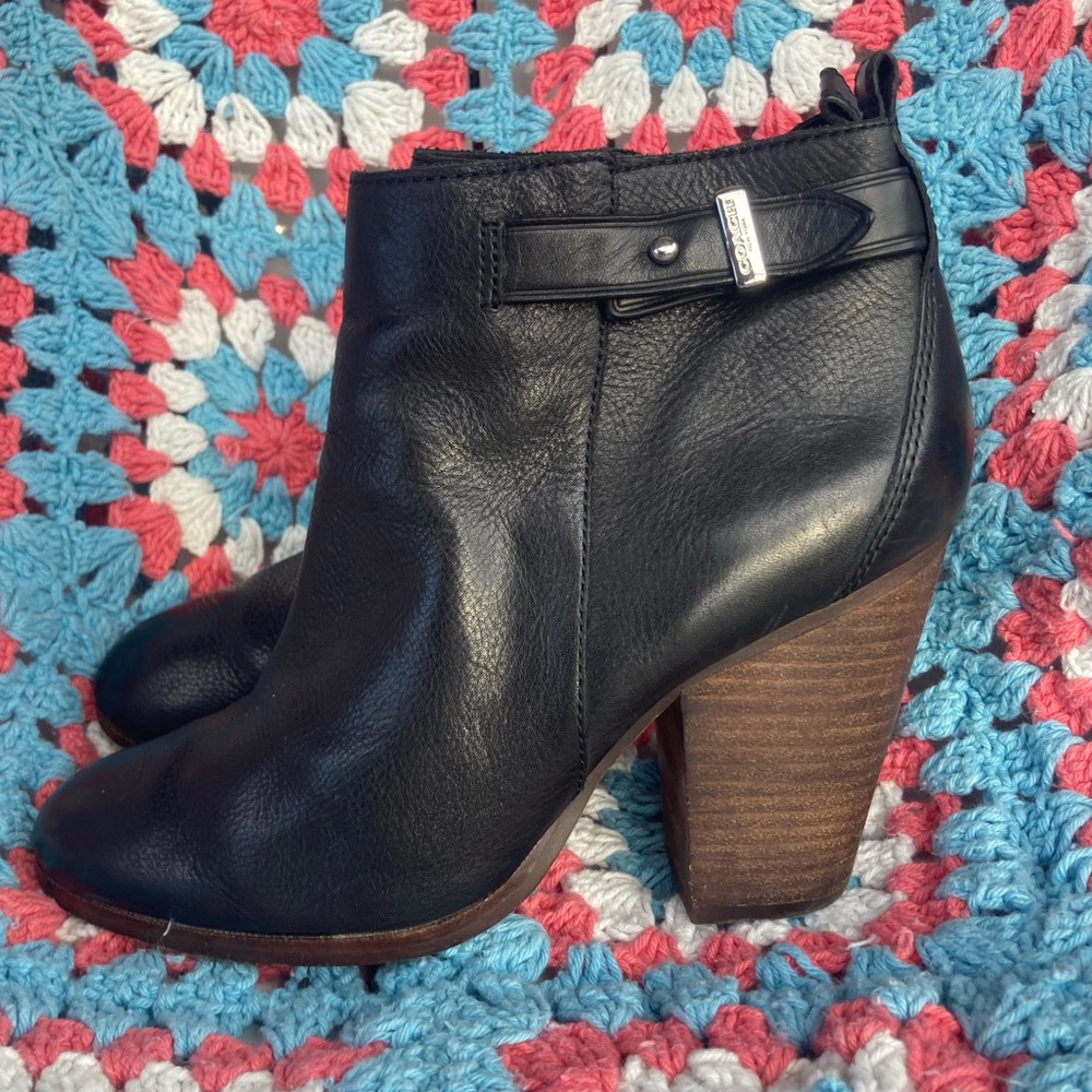 🦌 Coach Hewes Leather Ankle Bootie w/ Almond Toe & wooden chunky heel size 7.5 - Picture 2 of 8